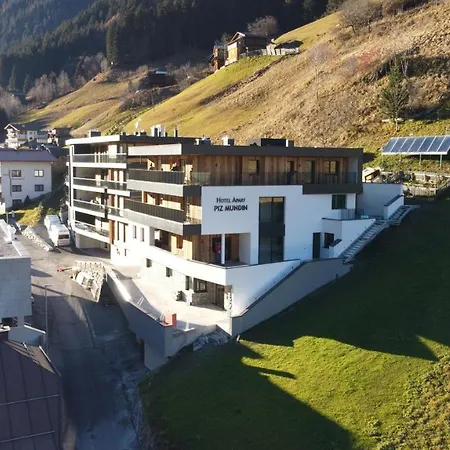 Piz Mundin Apartmán *