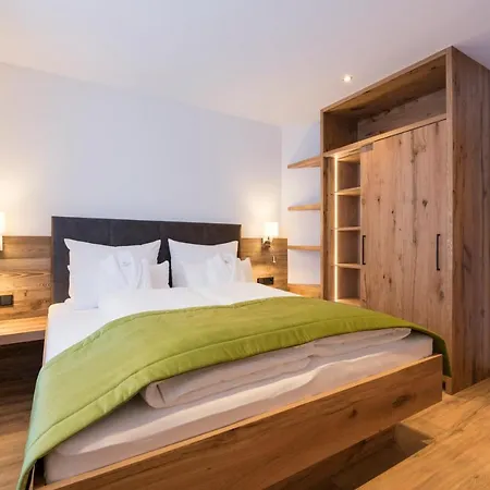 Piz Mundin Apartmán *