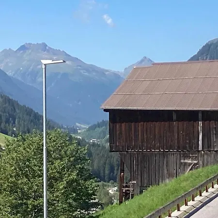 Piz Mundin Apartmán *